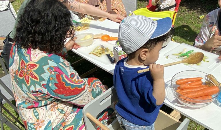 Lire la suite à propos de l’article Ateliers maman – bébé : quand la cuisine devient un tremplin